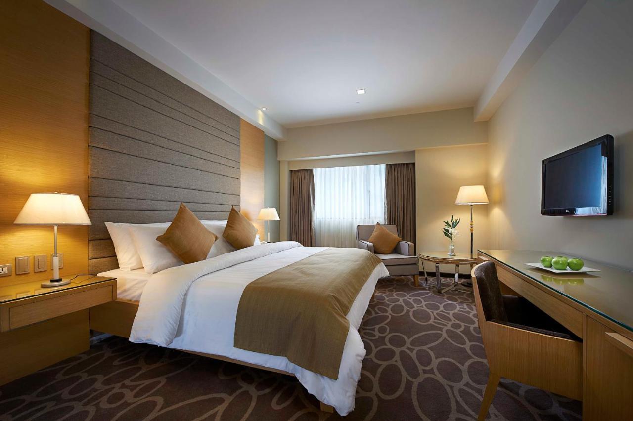 Berjaya Makati Hotel Makati City Exteriör bild