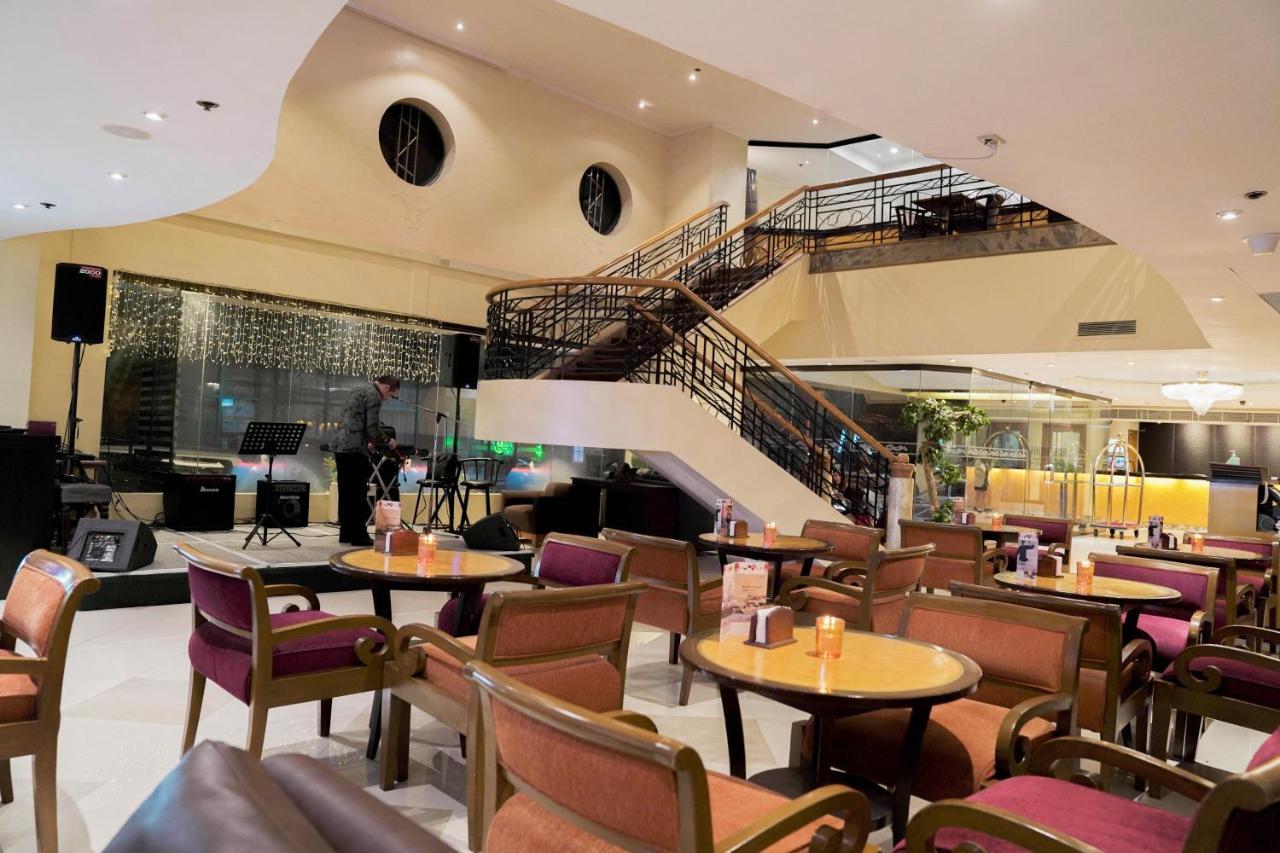 Berjaya Makati Hotel Makati City Exteriör bild