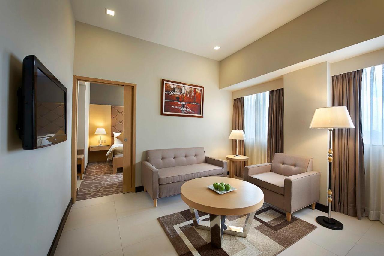 Berjaya Makati Hotel Makati City Exteriör bild