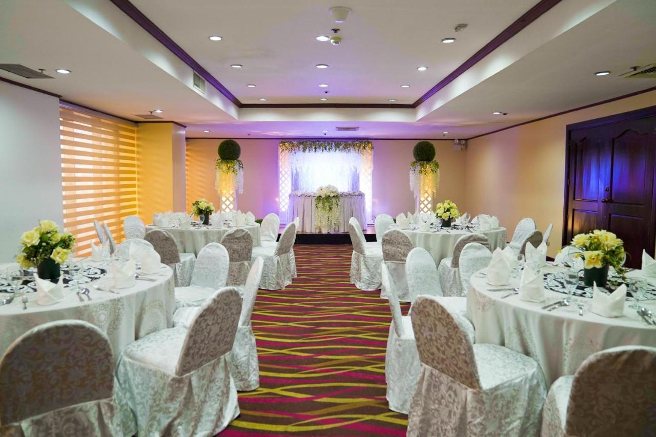 Berjaya Makati Hotel Makati City Exteriör bild