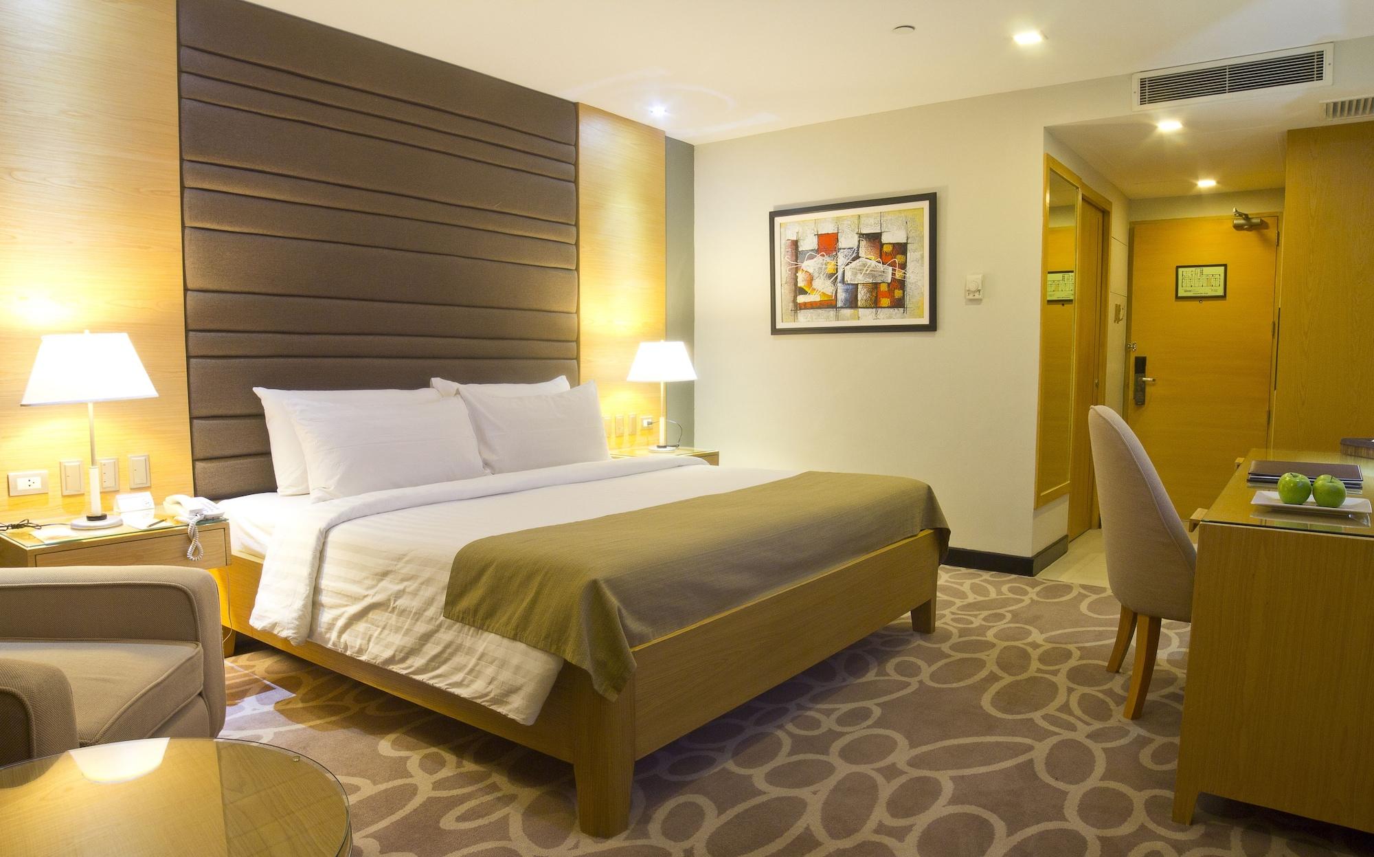 Berjaya Makati Hotel Makati City Exteriör bild