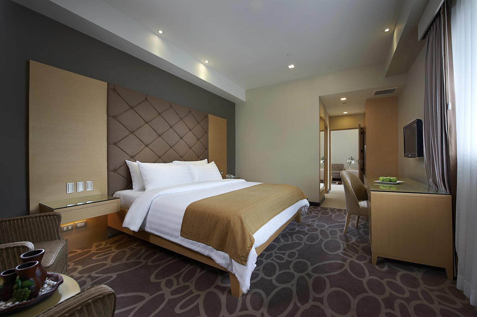 Berjaya Makati Hotel Makati City Exteriör bild