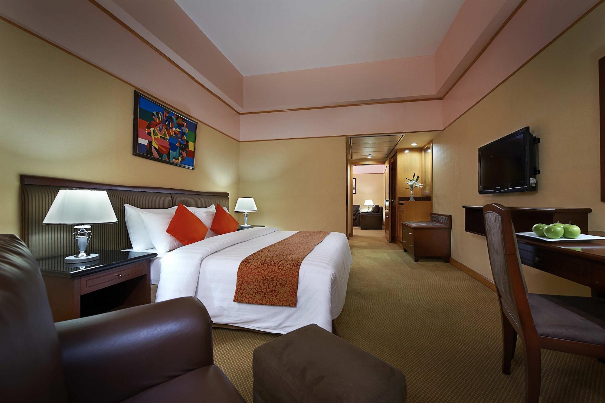Berjaya Makati Hotel Makati City Exteriör bild
