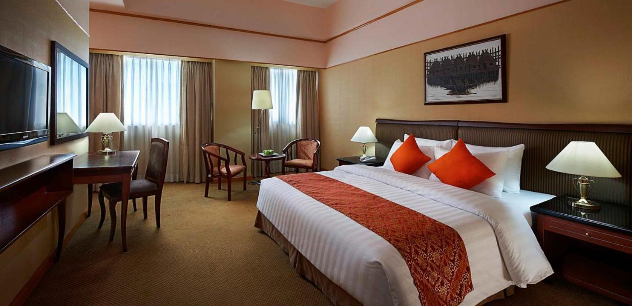 Berjaya Makati Hotel Makati City Exteriör bild
