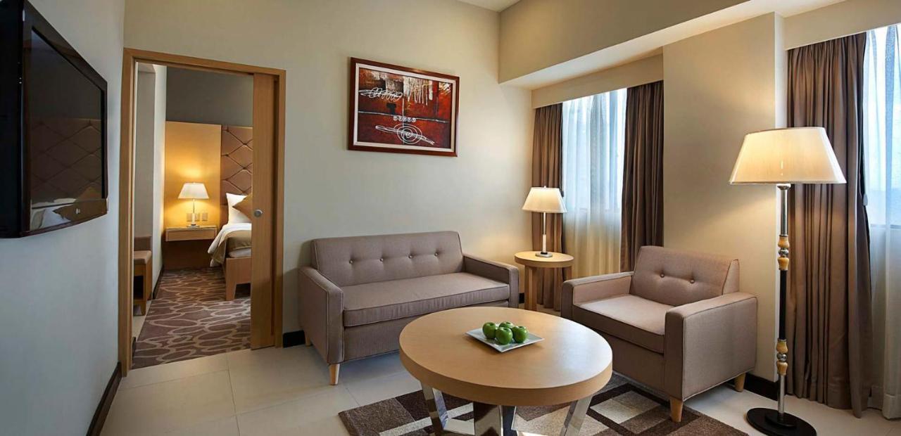 Berjaya Makati Hotel Makati City Exteriör bild