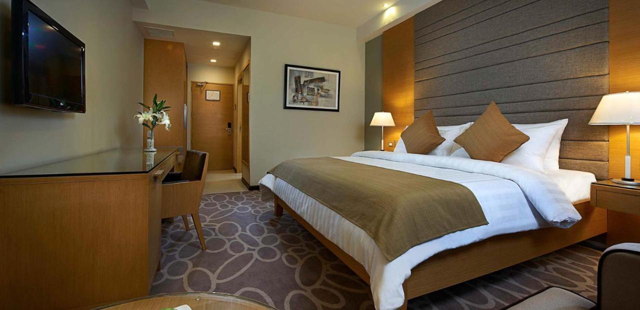 Berjaya Makati Hotel Makati City Exteriör bild