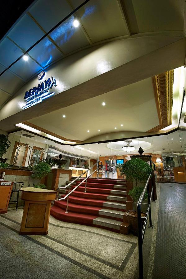 Berjaya Makati Hotel Makati City Exteriör bild
